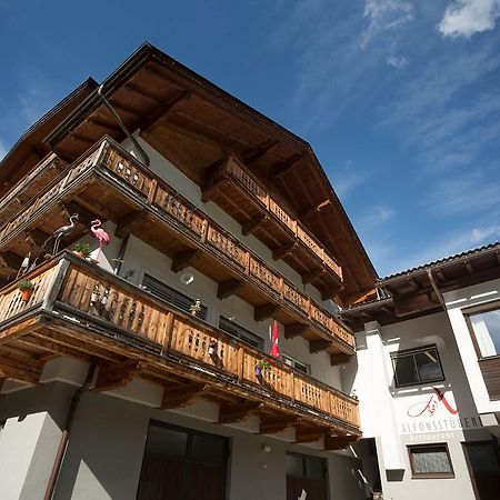 Alfonsstueberl - Ferienwohnungen & Restaurant Innervillgraten Bagian luar foto