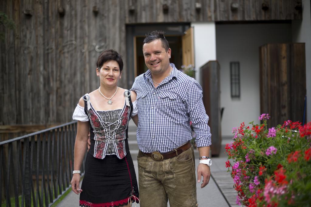 Alfonsstueberl - Ferienwohnungen & Restaurant Innervillgraten Bagian luar foto