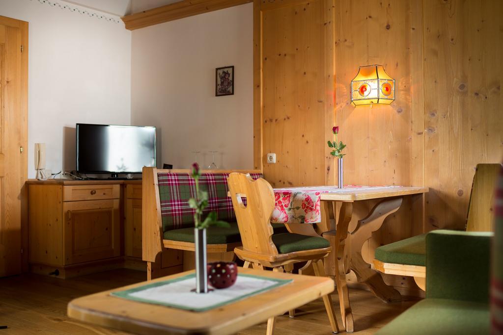 Alfonsstueberl - Ferienwohnungen & Restaurant Innervillgraten Bagian luar foto