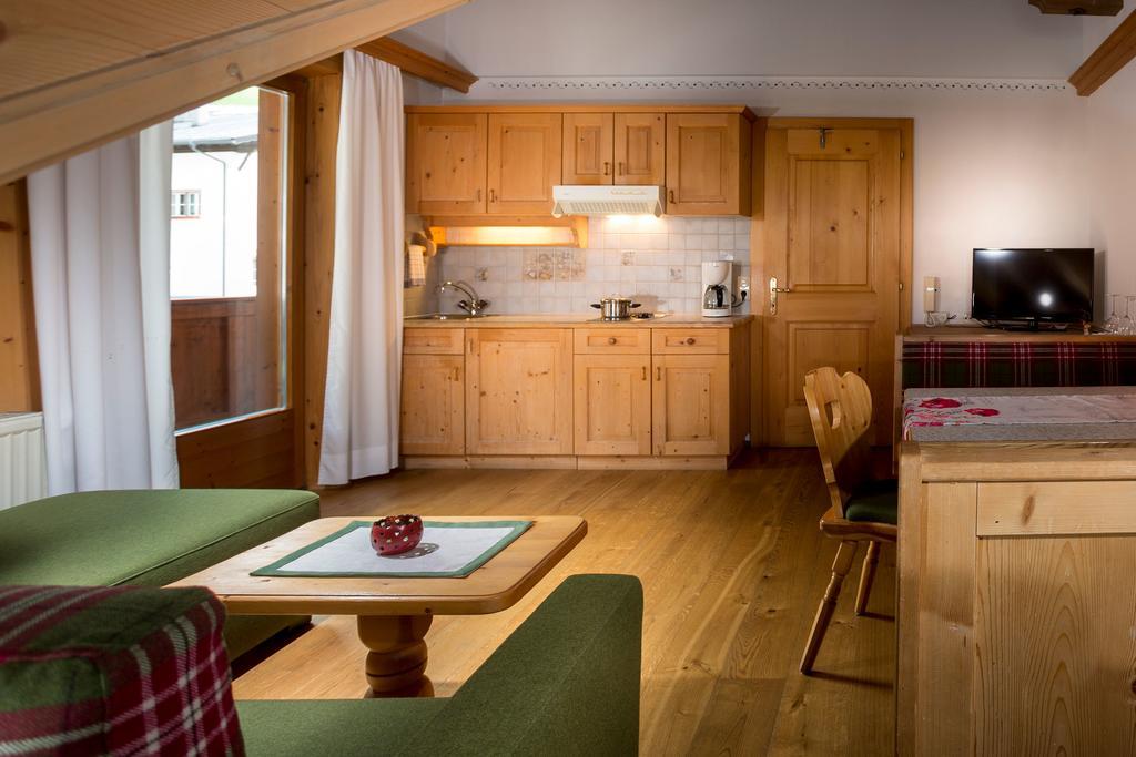 Alfonsstueberl - Ferienwohnungen & Restaurant Innervillgraten Bagian luar foto