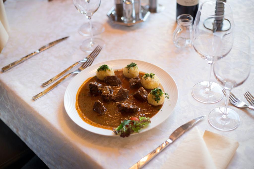 Alfonsstueberl - Ferienwohnungen & Restaurant Innervillgraten Bagian luar foto