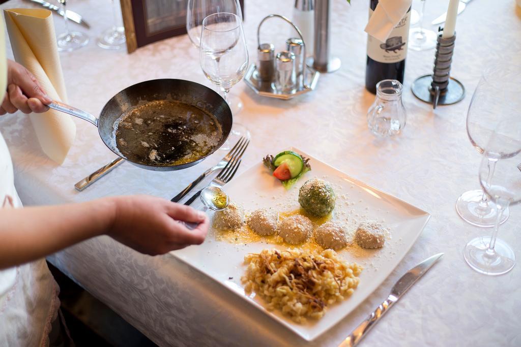 Alfonsstueberl - Ferienwohnungen & Restaurant Innervillgraten Bagian luar foto