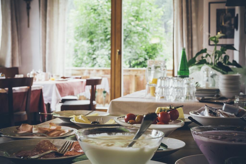 Alfonsstueberl - Ferienwohnungen & Restaurant Innervillgraten Bagian luar foto