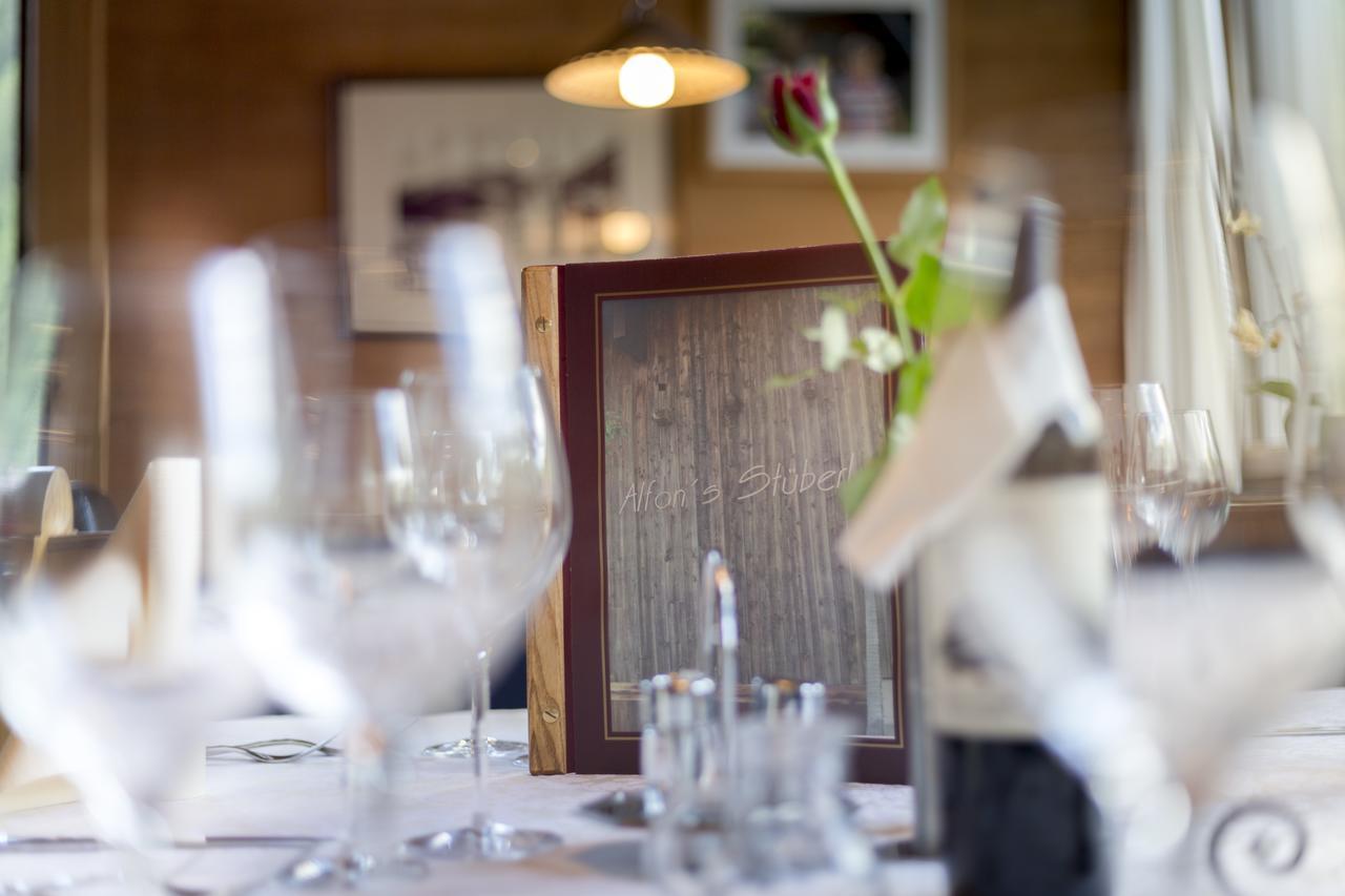 Alfonsstueberl - Ferienwohnungen & Restaurant Innervillgraten Bagian luar foto