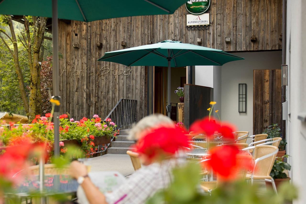 Alfonsstueberl - Ferienwohnungen & Restaurant Innervillgraten Bagian luar foto